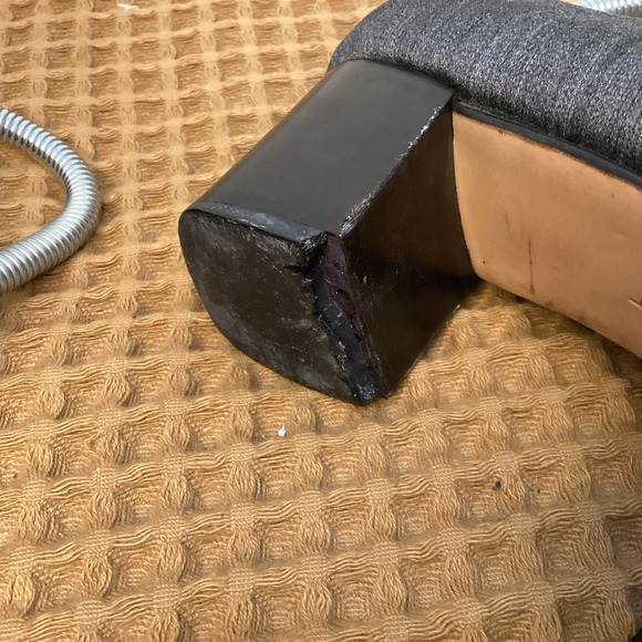 Salvatore Ferragamo Women's Sz 9 B Gray Leather Slip On Classic Pump Shoes - Picture 10 of 11